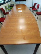 Photo détaillant le don Table de réunion