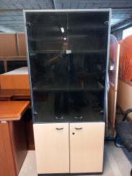 Photo détaillant le don armoire vitrée