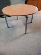 Photo détaillant le don table ronde en bois