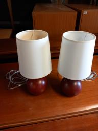 Photo détaillant le don Deux lampes avec pietement rond