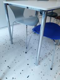 Photo détaillant le don Tables de cantine Fritz Hansen