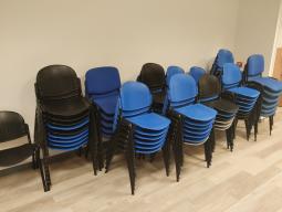 Photo détaillant le don TABLES ET CHAISES  SALLE DE CLASSE