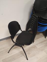 Photo détaillant le don TABLES ET CHAISES  SALLE DE CLASSE