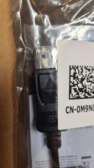 Photo détaillant le don 5 lots de 100 adaptateurs VGA – DisplayPort