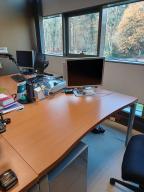 Photo détaillant le don Bureau droit avec fauteuil et caisson