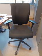 Photo détaillant le don Bureau droit avec fauteuil et caisson