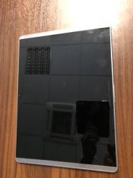 Photo détaillant le don 30 tablettes informatiques de marque Hewlett Packard, modèle Pro Slate 12