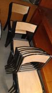 Photo détaillant le don 16 chaises type "école" - Musée du Louvre