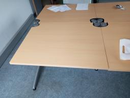Photo détaillant le don Lot de 4 tables