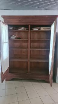 Photo détaillant le don Grande armoire