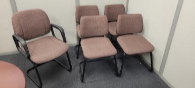 Photo détaillant le don Lot de 5 sièges luges : 4 chaises et 1 fauteuil