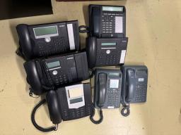 Photo détaillant le don 800 Téléphones fixes MATRA, AASTRA, MITEL de différents types.