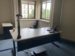 Photo détaillant le don Offre de bureaux de tailles variées