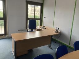 Photo détaillant le don Offre de bureaux de tailles variées