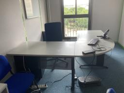 Photo détaillant le don Offre de bureaux de tailles variées
