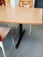 Photo détaillant le don Don d'un lot de 4 tables