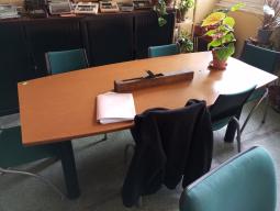 Photo détaillant le don Don d'un lot de 1 meuble et 2 tables