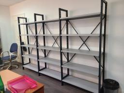 Photo détaillant le don Etagères en métal