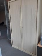 Photo détaillant le don Grande armoire beige