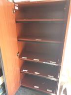Photo détaillant le don Armoire à 2 portes