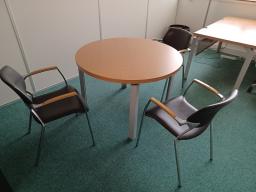 Photo détaillant le don Lot diverses tables et chaises - CONVENTION DE DONS EN COURS