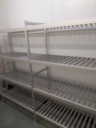 Photo détaillant le don Lot de 15 rayonnages alimentaires pour chambre froide en aluminium