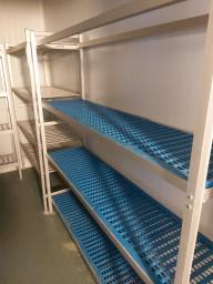 Photo détaillant le don Lot de 15 rayonnages alimentaires pour chambre froide en aluminium