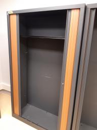 Photo détaillant le don armoire à rideaux bicolore