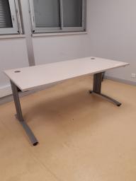 Photo détaillant le don bureau