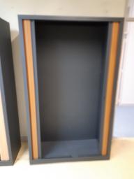 Photo détaillant le don armoire à rideaux bicolore