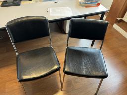 Photo détaillant le don Lot de 16 chaises de bureau