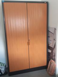 Photo détaillant le don armoire haute 198x45