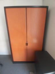 Photo détaillant le don armoire  rideau 198x45x80