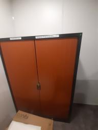 Photo détaillant le don armoire  rideau 198x45x80