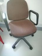 Photo détaillant le don Fauteuil de bureau marron