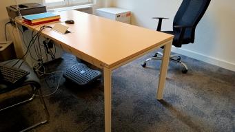 Photo détaillant le don Tables bureaux