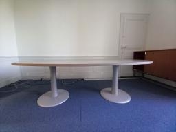 Photo détaillant le don Table de réunion