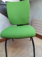 Photo détaillant le don Chaises en tissu vert