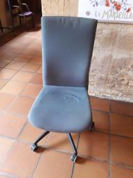 Photo détaillant le don Fauteuil tissu gris