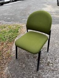 Photo détaillant le don 27 chaises - coloris vert olive