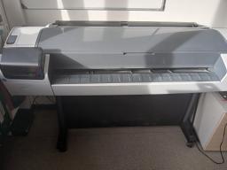Photo détaillant le don Traceur HP designjet T795, à réparer, datant de 2018
