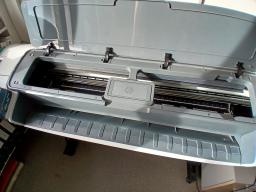 Photo détaillant le don Traceur HP designjet T795, à réparer, datant de 2018