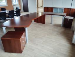 Photo détaillant le don mobilier direction: bureau et buffet bas