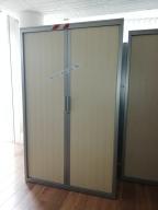 Photo détaillant le don Don de 8 armoires hautes 120 X43 cm avec clé