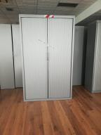 Photo détaillant le don Don de 25 armoires hautes 120 X43 cm