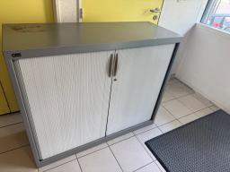 Photo détaillant le don 1 armoire haute et 1 armoire basse en l'état