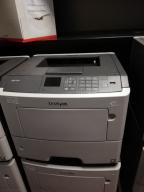 Photo détaillant le don Don de 28 imprimantes de bureau de marque LEXMARK et HP
