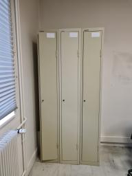 Photo détaillant le don Armoire vestiaire 30 x 198 cm