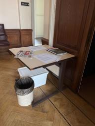 Photo détaillant le don Petite table