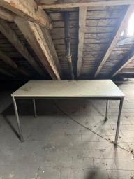 Photo détaillant le don Table